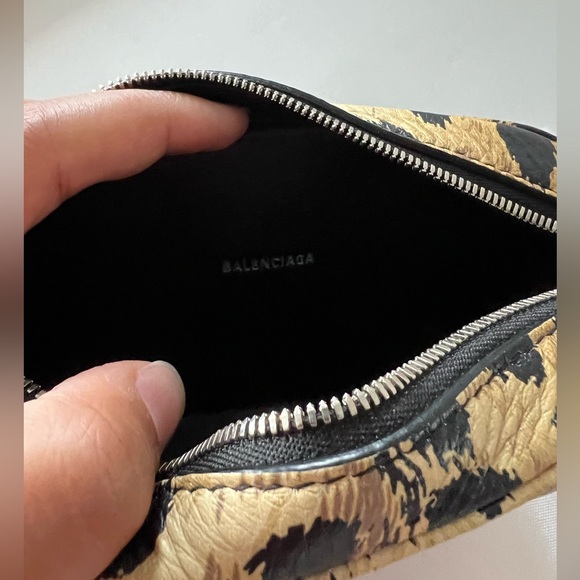 Balenciaga animal print camera bag - Picture 6 of 10